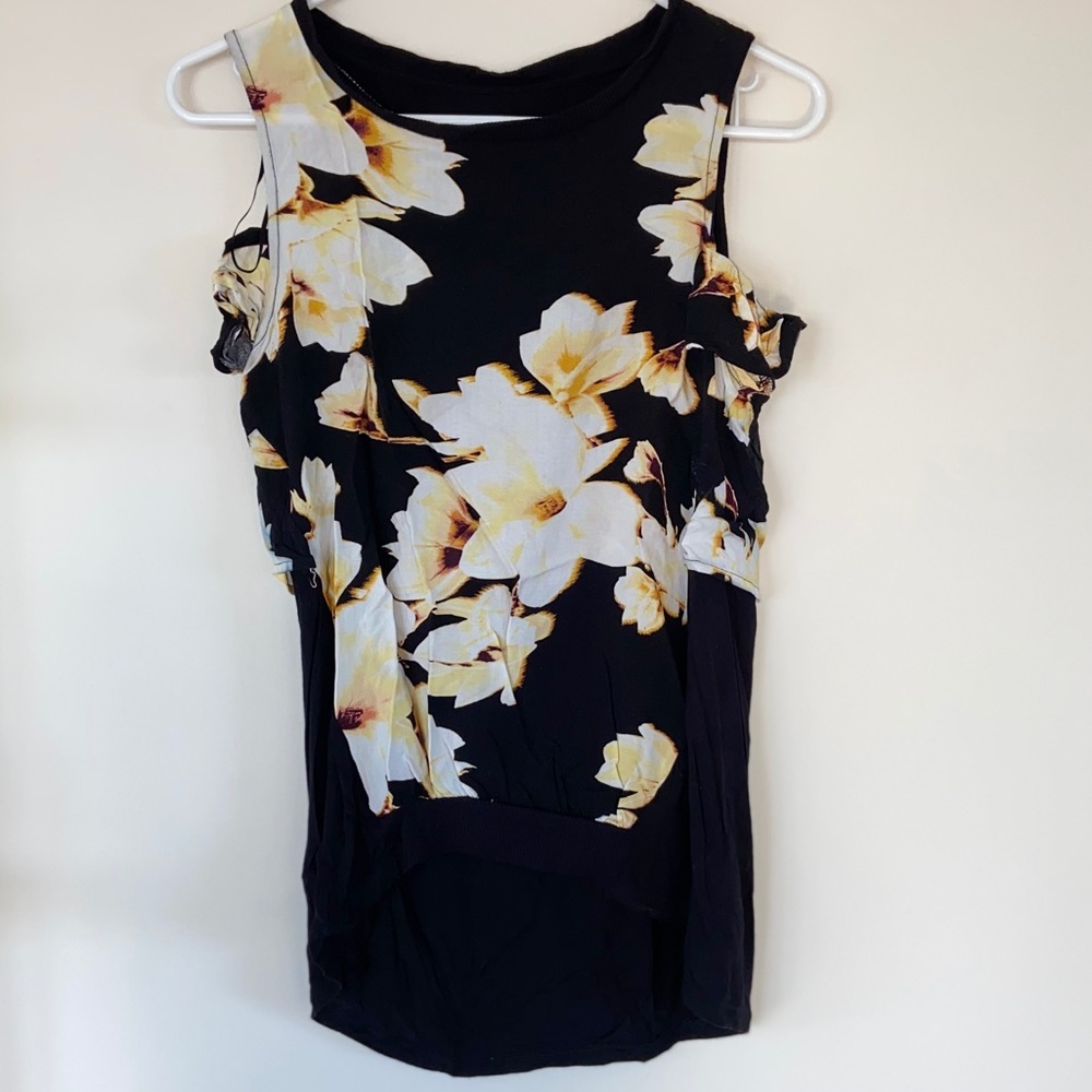 Juicy contour cold shoulder cap sleeve sz Sm